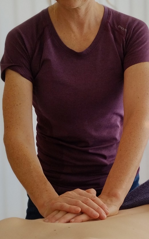 Billede af Lisbeth, der masserer